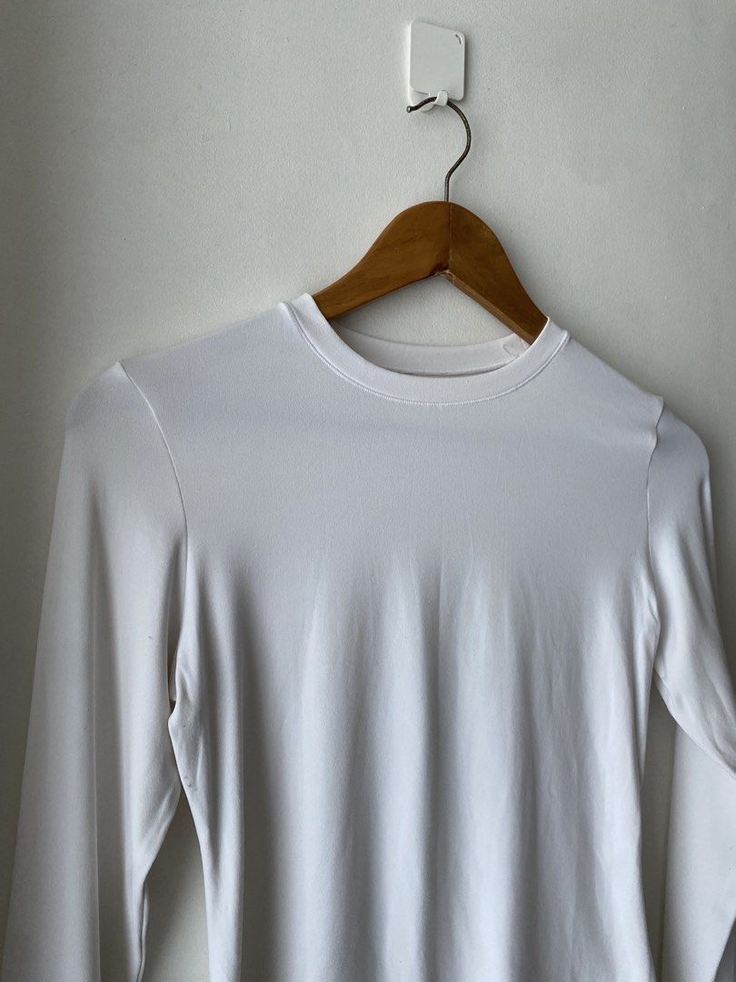 (2 Tops) White and Brown Long Sleeves (Category: Longsleeves) located in Makati City. Submitted by kxthr (Listing ID 1435739566, Image 2). Description: Selling both white and brown together only White has flaws, please see photos 91% Nylon and 9% Spandex.