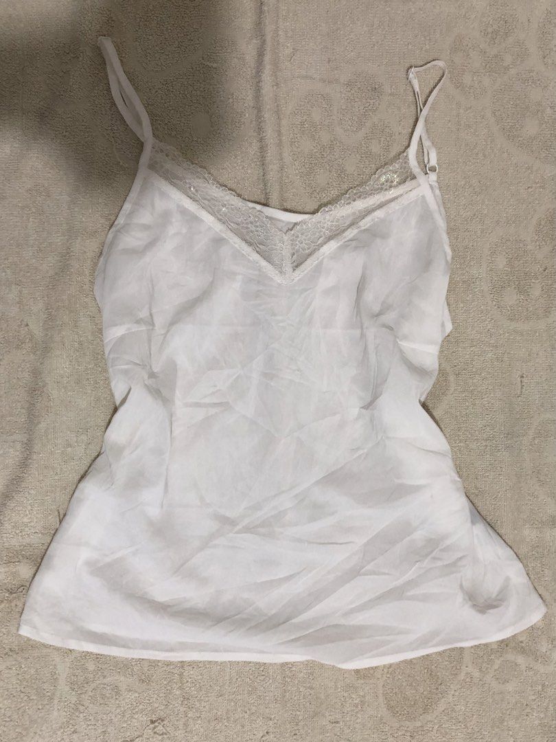 Y2k White Laced Top (Category: Sleeveless) located in Bulacan. Submitted by kellythrifts (Listing ID 1435878241, Image 1). Description: Small to medium .
