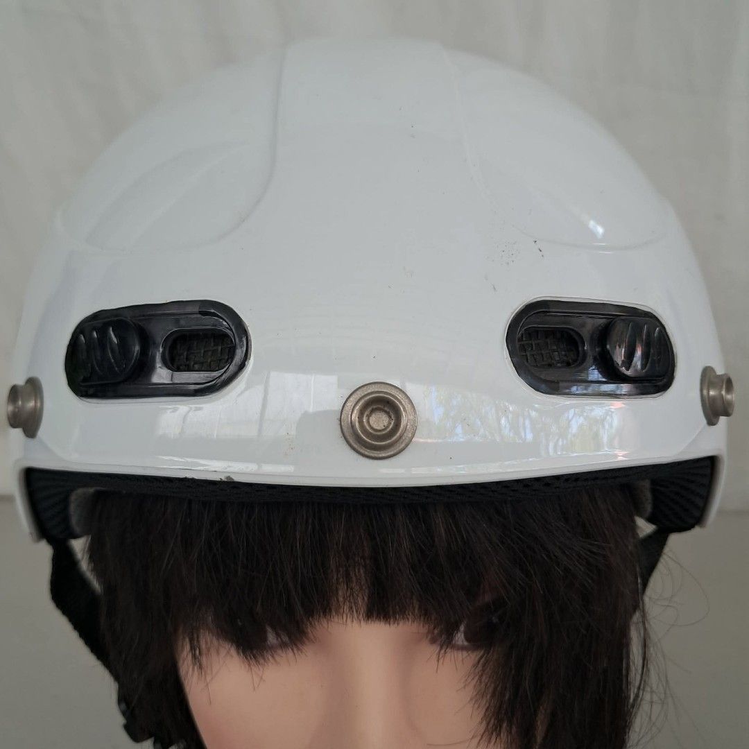 Yaa-Ruu Streetwind Motorcycle Helmet (Category: Caps & Hats) located in Bulacan. Submitted by amarijapansurplus (Listing ID 1435720335, Image 1). Description: - White motorcycle helmet - Features the 'Yaa-Ruu Streetwind' logo - Glossy finish - Equipped with ventilation ports - Includes a chin strap - Comes with a sticker.