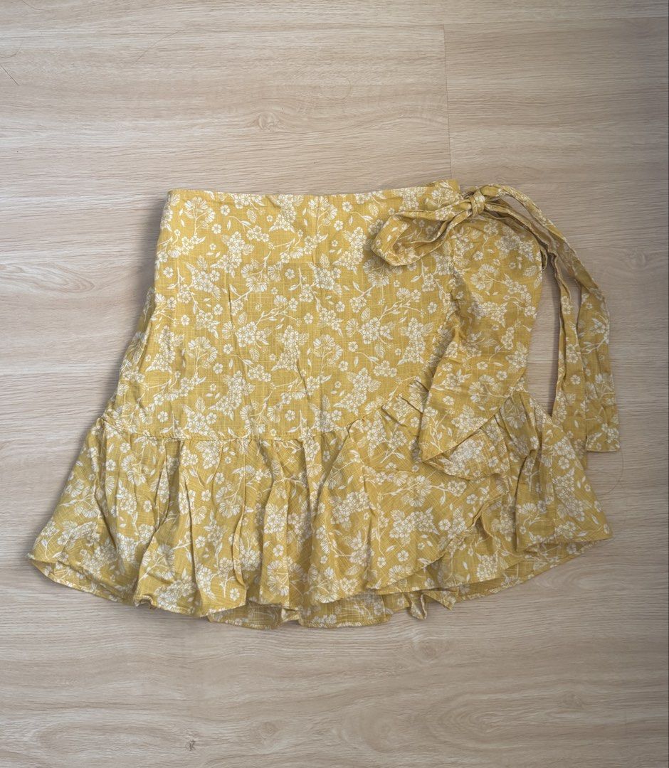 Yellow Floral Wrap Skirt - Size S (Category: Skirts) located in Paranaque City. Submitted by migvee (Listing ID 1435736830, Image 3). Description: - Ghanda wrap skirt - Size: S - Color: Yellow - Floral pattern - Ruffled hem - Tie closure - Adjustable fit Super comfortable mini skirt perfect for summer and the beach!.