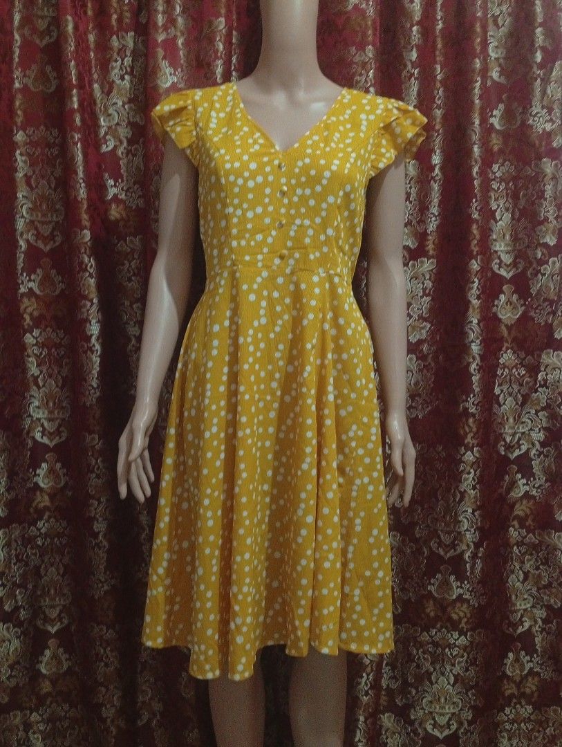 Yellow Polka Dot Dress - Size M (U.S) (Category: Dresses) located in Marilao. Submitted by fighting_aja (Listing ID 1435767140, Image 1). Description: - Yellow dress with white polka dots - Brand: Jeuvre - Size: M (EUR/USA).