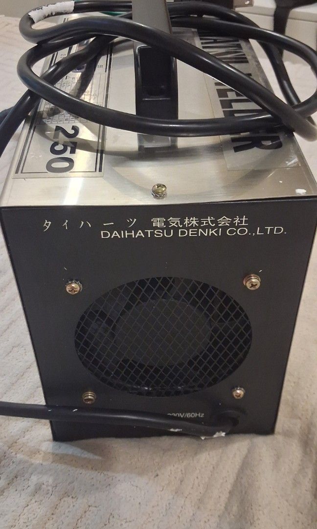 250a Transformer Welding Machine (Category: Construction Tools & Equipment) located in San Leonardo. Submitted by anthony14364 (Listing ID 1440765492, Image 2). Description: ✔️ Malakas at matibay na transformer type welding machine ✔️ Hanggang 250A output – kayang-kaya para sa iba't ibang welding jobs ✔️ Pang-heavy duty at pangmatagalang gamit ✔️ Stable ang arko, madaling gamitin kahit sa makakapal na bakal ✔️ Ideal para sa fabrication, gate, gri