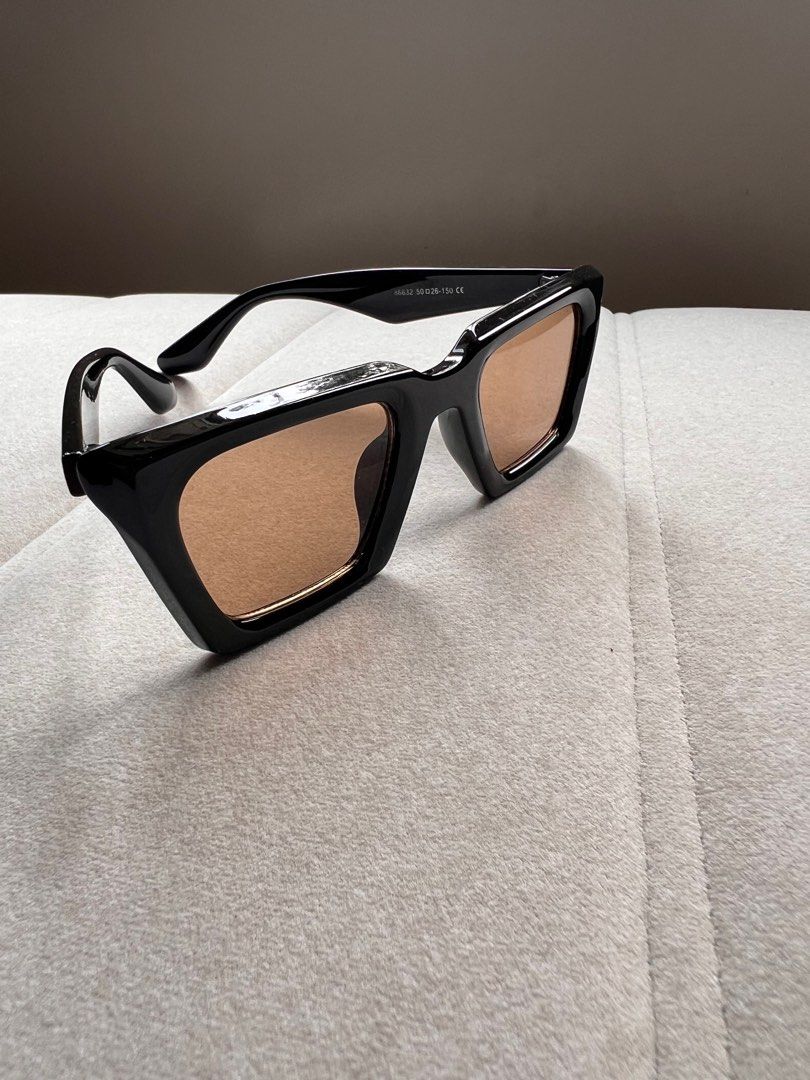5th Ave Eyewear 1,200 (Category: Sunglasses & Eyewear) located in Naga. Submitted by emteedee (Listing ID 1440776713, Image 3). Description: 5th Avenue Eyewear - complete set - a Bangkok brand - very good quality, similar to Blue Elephant of Korea .