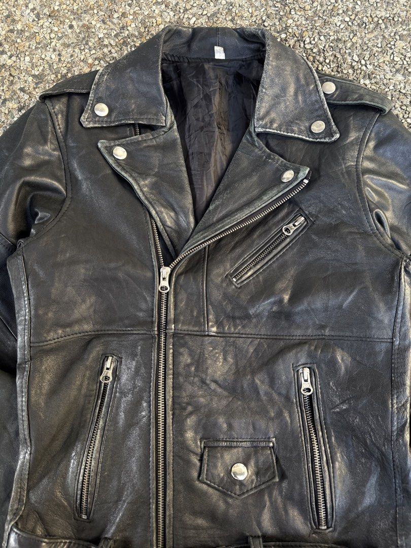 80's-90's Lambskin Leather Biker Jacket (Category: Coats, Jackets and Outerwear) located in Quezon City. Submitted by though.bare (Listing ID 1440871157, Image 2). Description: Fits on M up to L for Women In worn-out condition, see photos for flaws. Width : 17.5" Length : 22" Sleeve : 23" Shoulder : 15" No-when worns. Listings not marked sold/reserved are available. These are preloved/used items, manage expectations. Visit my profile for more! .