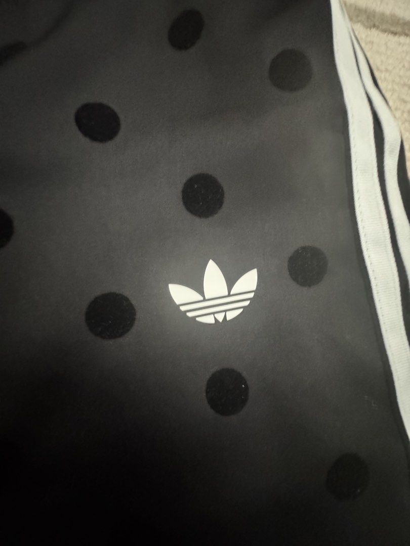 Addidas pants （分類：牛仔褲、Leggings）位於 Hong Kong。 由 mscarebear 提交（商品編號 1440834569，圖片 2）。簡介： Worn once 。