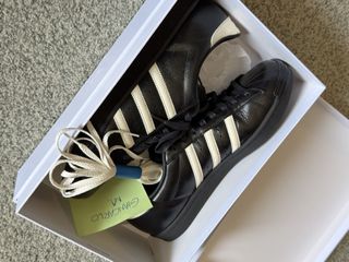 (Category: ) located in . Submitted by sneakerslothman (Listing ID 1440905792, Image 1). Description: .