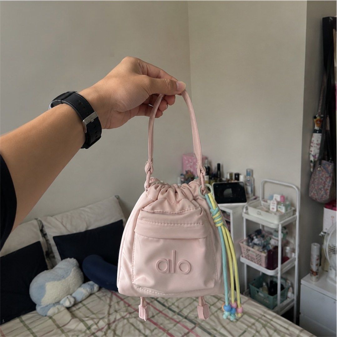 ALO SLING BAG (Category: Strollers) located in Manila. Submitted by scarlett_hope (Listing ID 1440343837, Image 3). Description: .