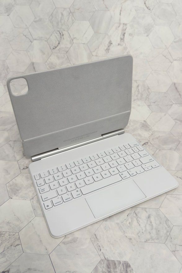 Apple Magic Keyboard for iPad Pro & iPad Air468428772806512641