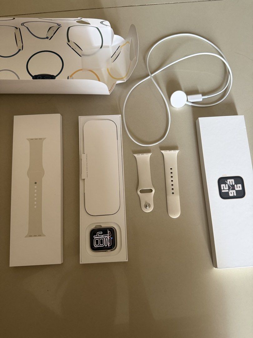 Apple Watch SE Gen2 GPS 40mm Starlight (Category: Wearables & Smart Watches) located in Manila. Submitted by hiiipurple (Listing ID 1440799476, Image 1). Description: - Apple Watch SE - 40mm GPS - Silver Aluminum case - 100% Battery Health - Includes original box, charger, and an extra band - Passcode will be reset before sale - Works perfectly.