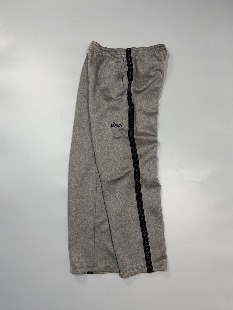 asics trackpants (Category: Jeans) located in Liliw. Submitted by jd.thrift (Listing ID 1440887374, Image 1). Description: W: 30-38 L: 42 T: 14 LO: 9 -good as new condition -no issue .