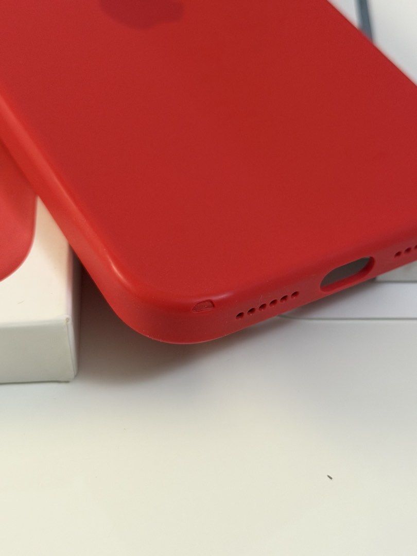Authentic Apple iPhone 14 Pro Max Phone Case (Category: Cases & Sleeves) located in Quezon City. Submitted by xojuluve (Listing ID 1440946878, Image 3). Description: - Rfs: Upgraded to iPhone 17 Pro Max - Comes with original box and pamphlet - Bought from powermac - Shipping care of buyer Has signs of use.