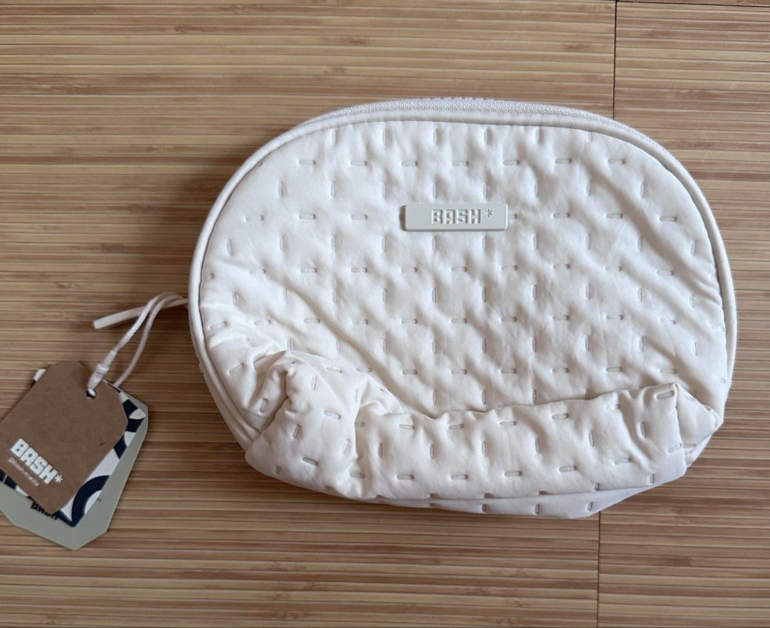 Authentic Bash Billow Minis Pouch (Category: Purses & Pouches) located in Paranaque City. Submitted by thesarihubph (Listing ID 1440844827, Image 1). Description: ✨Brand new✨ •Crafted from durable nylon, this collection is designed to impress with its solid tone color, embossed design, and matte finish logo. Each piece features a full zip main compartment closure and matte finish hardware, ensuring both elegance and practicality. Versatile Variat