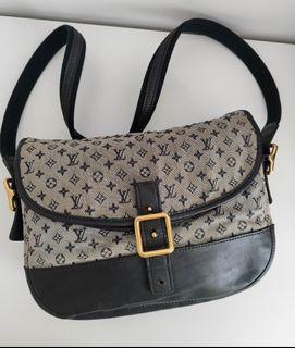 (Category: ) located in . Submitted by foreigncloset (Listing ID 1440816490, Image 1). Description: .
