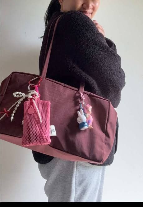 Baggu Medium Bowler Bag in Mahogany LAST PRICE Free SF (Category: Shoulder Bags) located in Baguio. Submitted by catdeclutters (Listing ID 1404384858, Image 1). Description: Fixed, free shipping Actual pic posted Brand new, no more pics From Certified Calm.