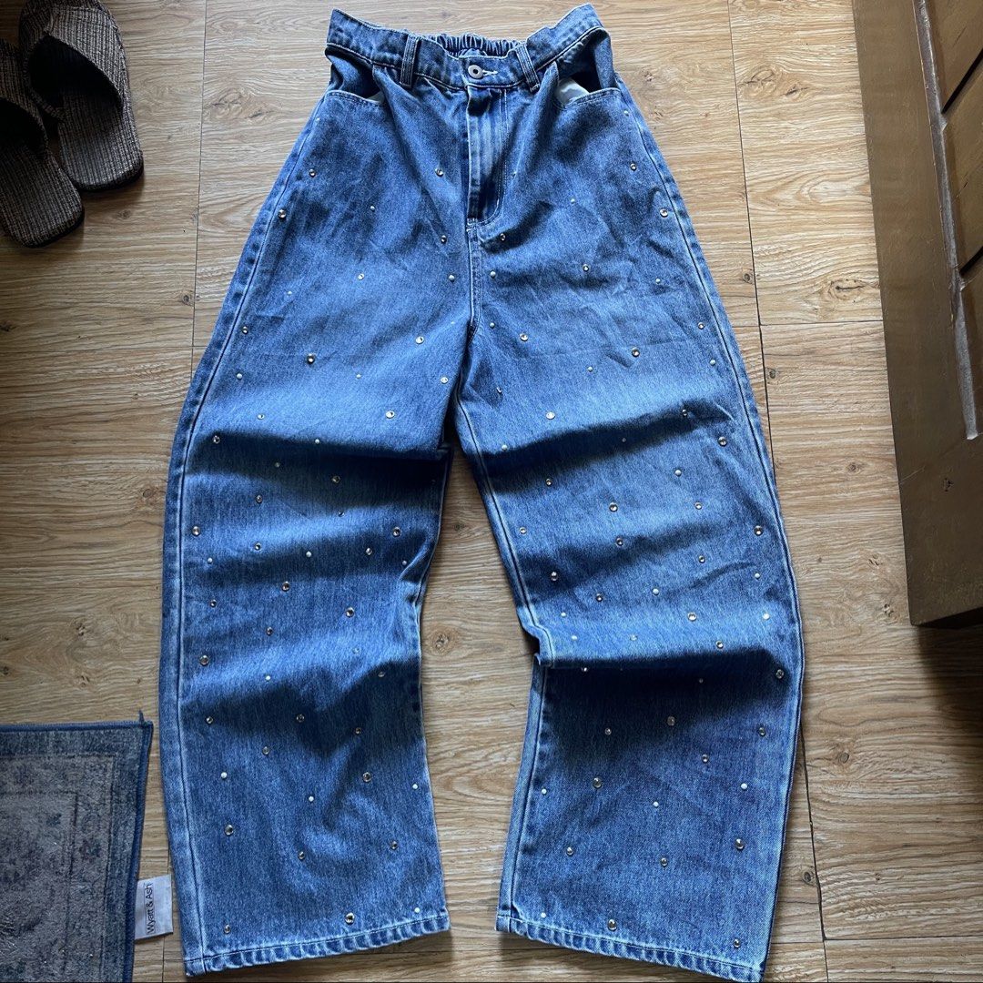 Baggy pants (Category: Activewear) located in Naic. Submitted by johnrell1234 (Listing ID 1440845704, Image 1). Description: 📐⬇️ Measurements: Waist: 27” | Length: 41” Color rate: 10/10 brandnew Condition no Issue .