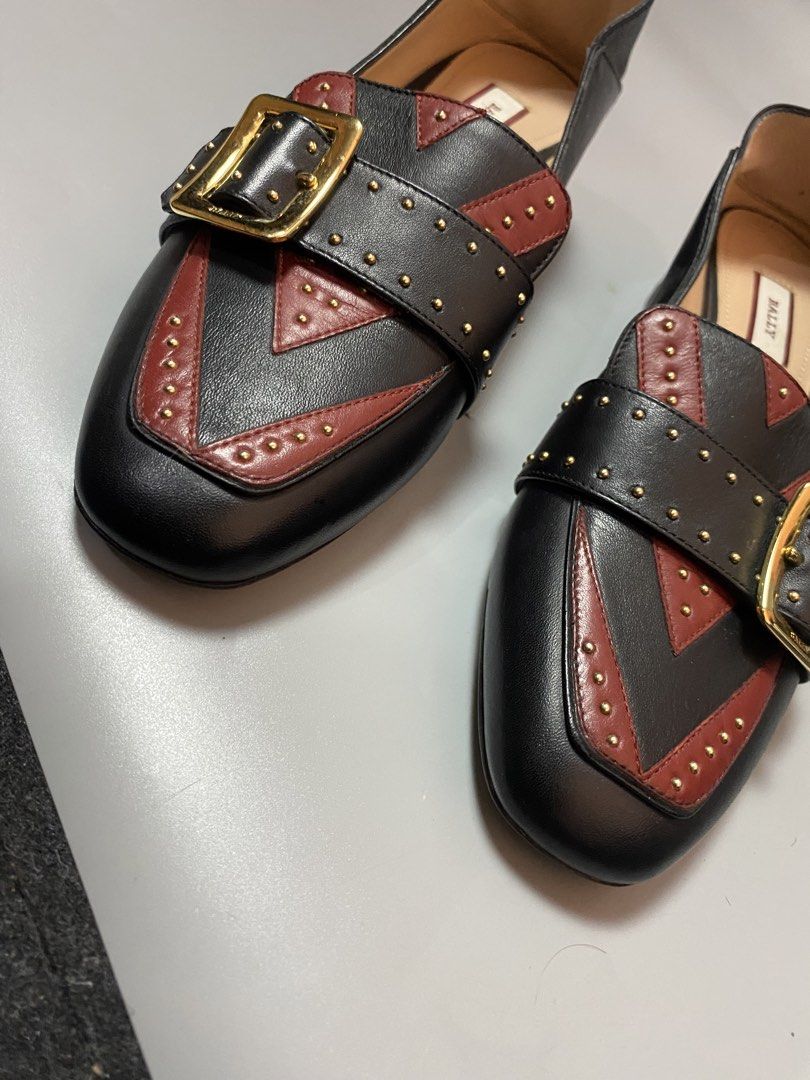 BALLY LADIES JANELLE BLACK LEATHER (Category: Loafers) located in Quezon City. Submitted by loloyz123 (Listing ID 1440897375, Image 2). Description: BALLY LADIES JANELLE BLACK LEATHER Condition: Very good Color rate: 10/10 Color: Black Size: 35 1/2 Outsole: 24.5 insole: 24 cm.