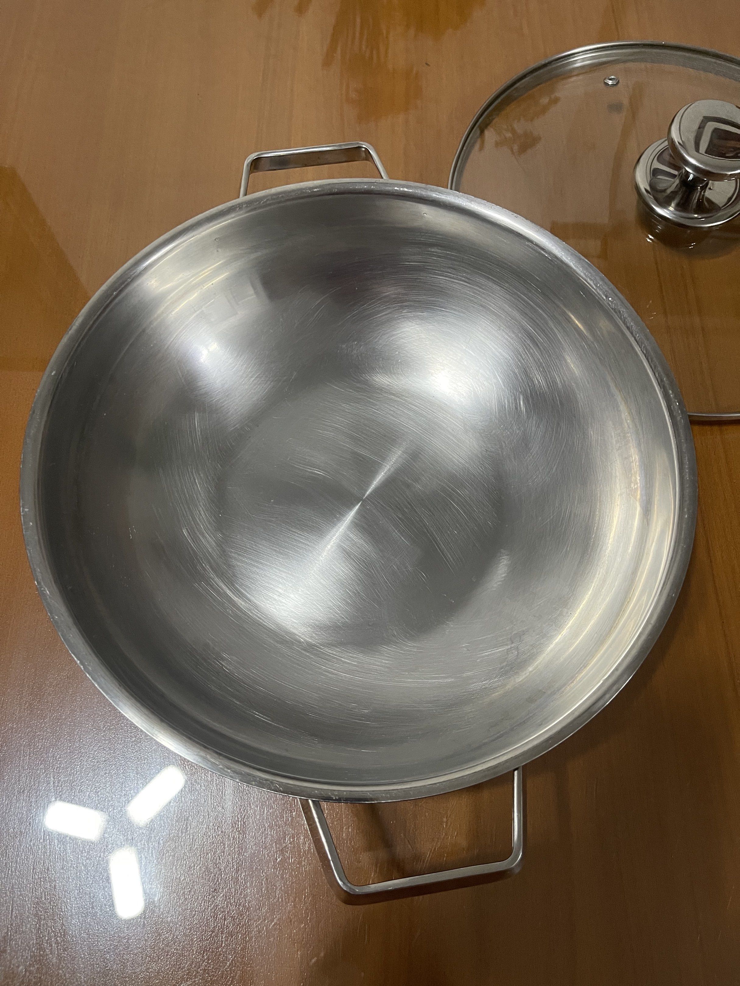 BEKA Stainless Steel Wok 28cm (Category: Cookware & Accessories) located in Quezon City. Submitted by doublelkitchenware (Listing ID 1440910515, Image 2). Description: BEKA Stainless Steel Wok Made in Korea 28x8cm Induction / Gas / Electric Makapal and mabigat Fully clad Minimal sign of usage Pick up or shipping via lalamove Provincial 🚚j&t Novaliches Qc.