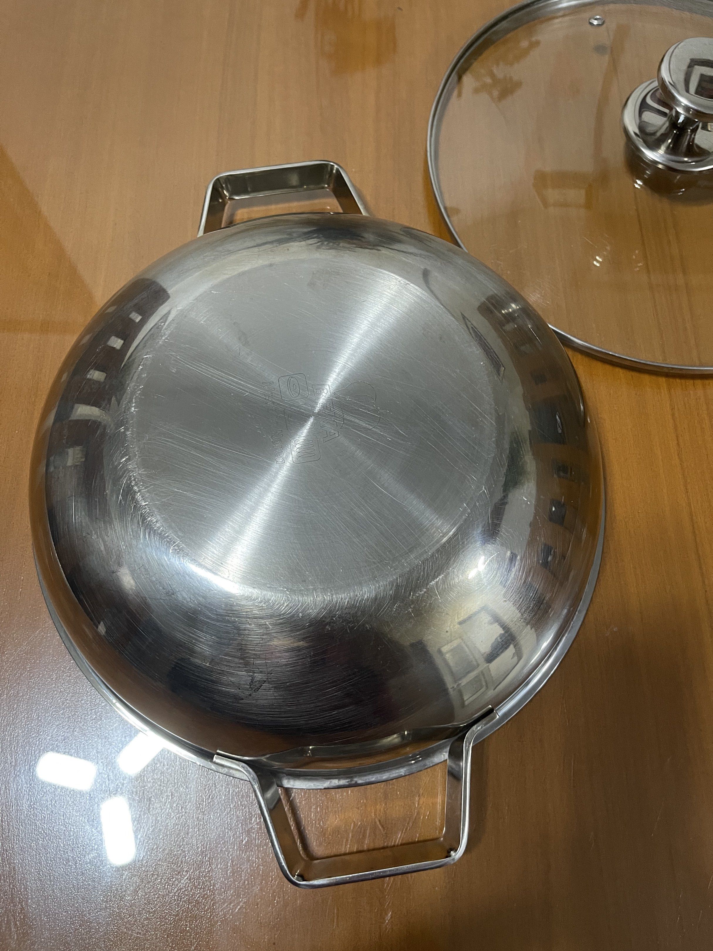 BEKA Stainless Steel Wok 28cm (Category: Cookware & Accessories) located in Quezon City. Submitted by doublelkitchenware (Listing ID 1440910515, Image 3). Description: BEKA Stainless Steel Wok Made in Korea 28x8cm Induction / Gas / Electric Makapal and mabigat Fully clad Minimal sign of usage Pick up or shipping via lalamove Provincial 🚚j&t Novaliches Qc.