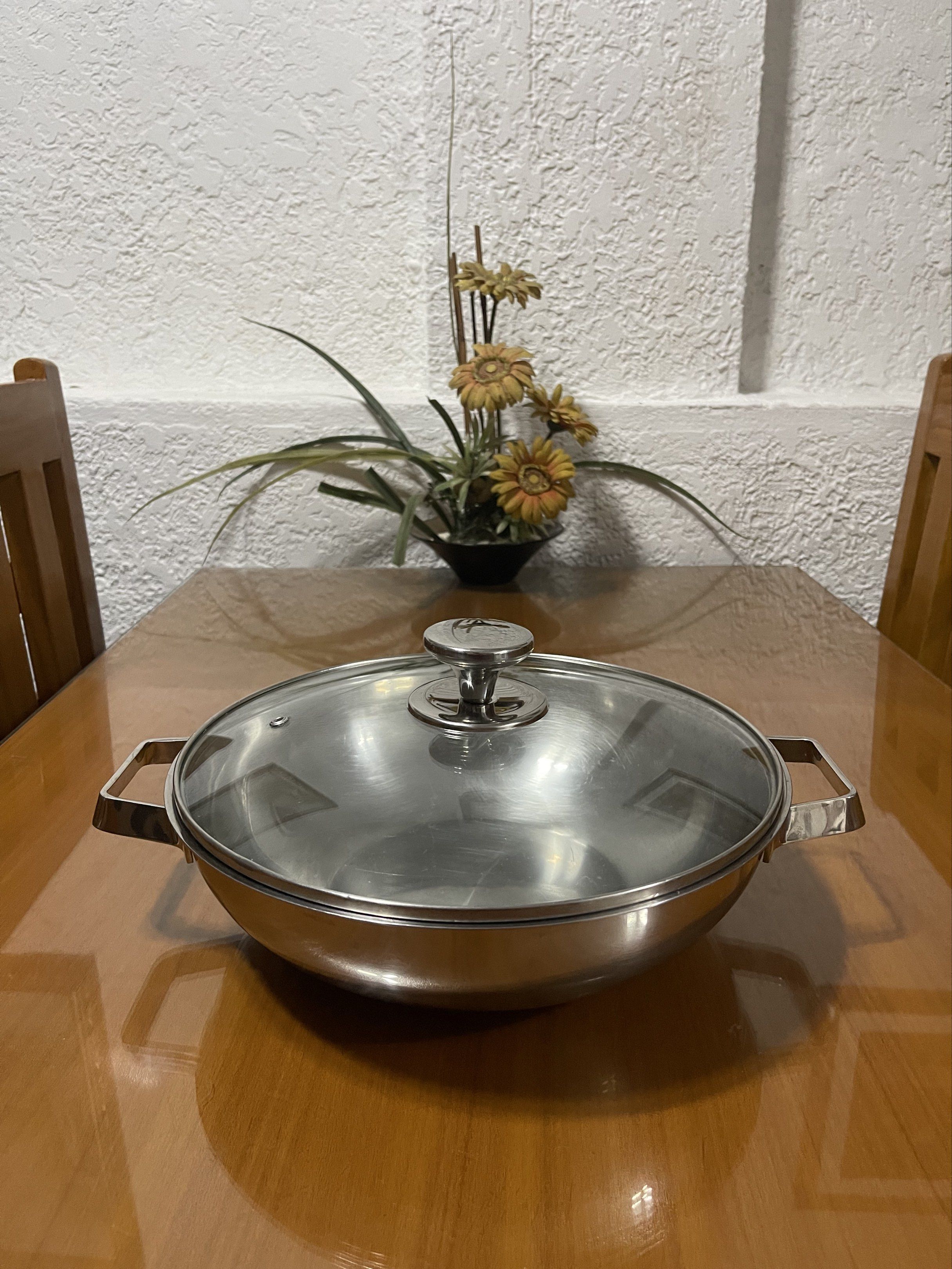 BEKA Stainless Steel Wok 28cm (Category: Cookware & Accessories) located in Quezon City. Submitted by doublelkitchenware (Listing ID 1440910515, Image 1). Description: BEKA Stainless Steel Wok Made in Korea 28x8cm Induction / Gas / Electric Makapal and mabigat Fully clad Minimal sign of usage Pick up or shipping via lalamove Provincial 🚚j&t Novaliches Qc.