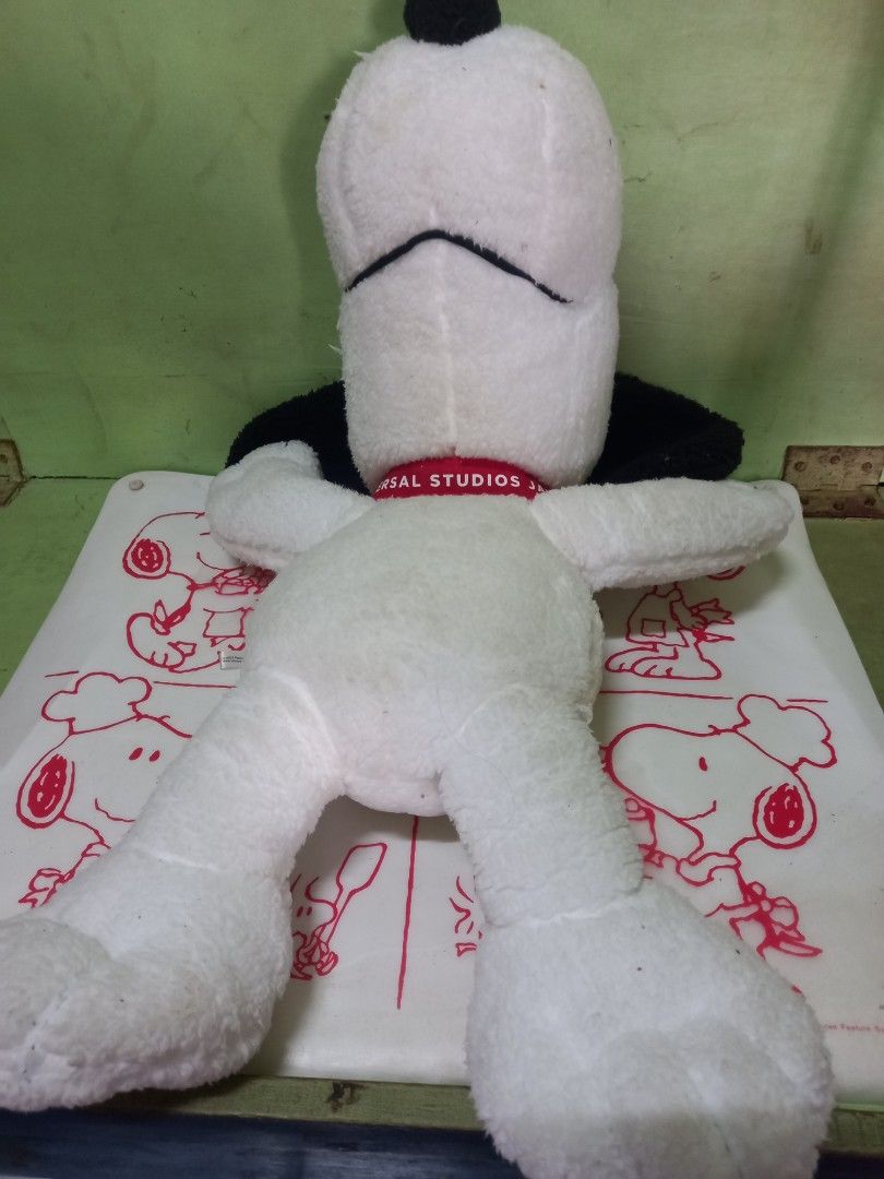 BIG 27" INCHES LYING SNOOPY PEANUTS UNIVERSAL STUDIO JAPAN (Category: Plushies & Soft Toys) located in Manila. Submitted by cristobalc40322 (Listing ID 1440790206, Image 3). Description: HUGGABLE SNOOPY 10/10 COLOR RATE VERY GOOD CONDITION ALMOST LIKE NEW NO ANYDAMAGE NO ANYSTAIN NO FLAWS LOCATION: QUEZON CITY BATASAN DSWD AREA IF MEET UP.