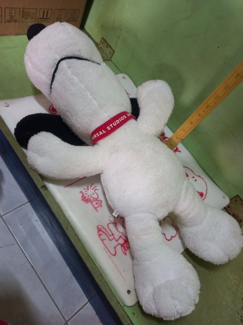 BIG 27" INCHES LYING SNOOPY PEANUTS UNIVERSAL STUDIO JAPAN (Category: Plushies & Soft Toys) located in Manila. Submitted by cristobalc40322 (Listing ID 1440790206, Image 2). Description: HUGGABLE SNOOPY 10/10 COLOR RATE VERY GOOD CONDITION ALMOST LIKE NEW NO ANYDAMAGE NO ANYSTAIN NO FLAWS LOCATION: QUEZON CITY BATASAN DSWD AREA IF MEET UP.