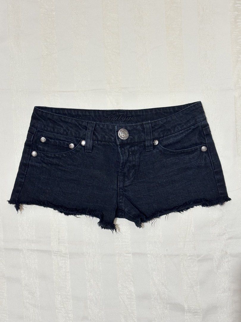 Black Denim Low Waist Shorts (Category: Shorts) located in Mabalacat. Submitted by lueur.rei (Listing ID 1440816271, Image 1). Description: W28 L8.5 R7.
