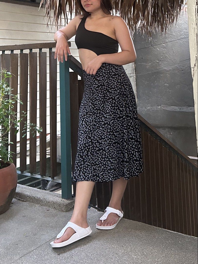 Black floral midi skirt (Category: Skirts) located in Manila. Submitted by deborah1216 (Listing ID 1440738510, Image 2). Description: - Cute black midi skirt - White floral print all over - Flowy silhouette - Comfortable waistband - Versatile for casual or dressed-up looks - Easy to pair with tops and sandals - Ideal for summer days.