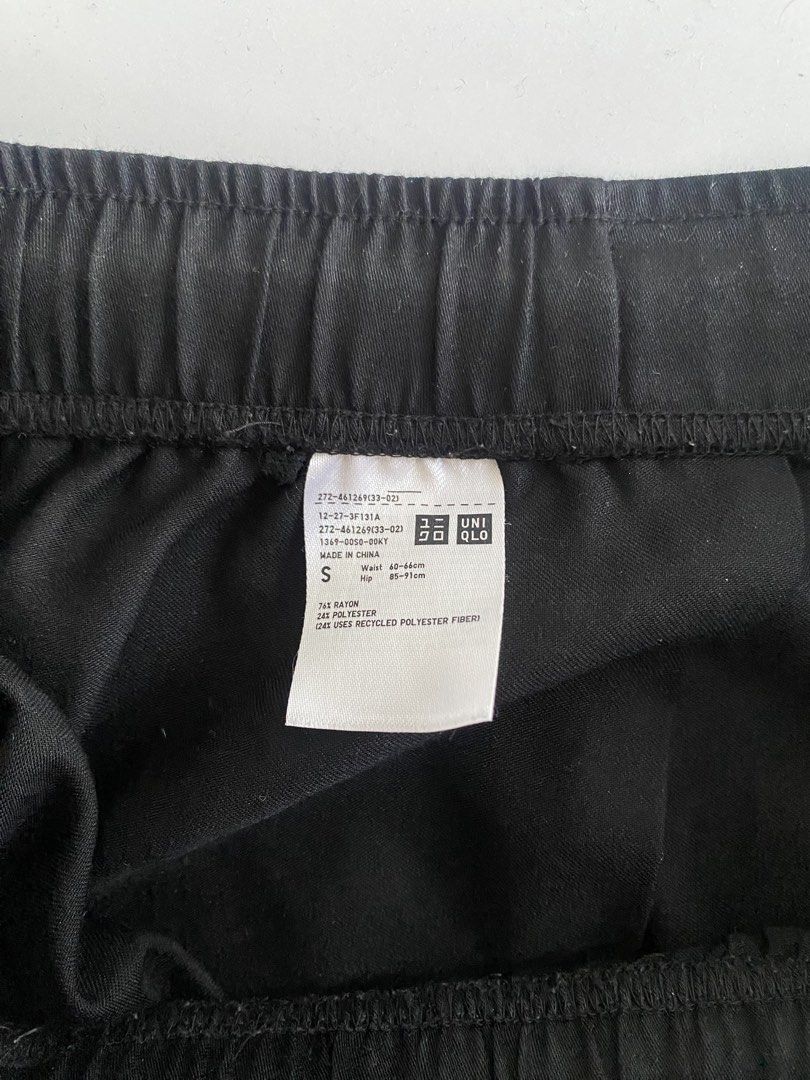 brand new UNIQLO pants (Category: Other Bottoms) located in Muntinlupa City. Submitted by georgette95 (Listing ID 1440804579, Image 3). Description: - Comfortable black jogger pants - Elastic waistband with drawstring for a perfect fit - Cuffed ankles for a modern look - Versatile and easy to pair with any top - Ideal for everyday casual wear.