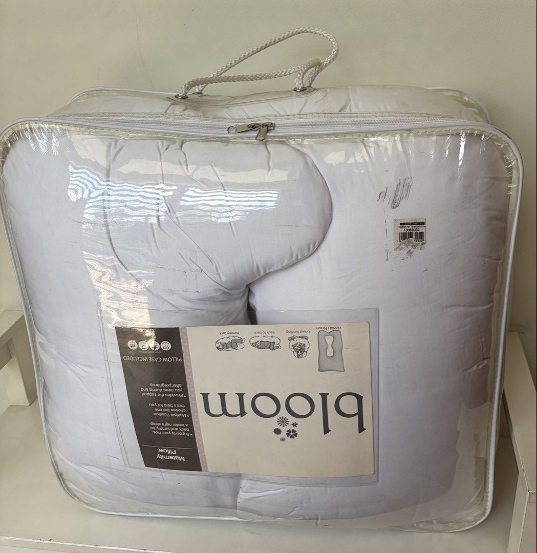 Bloom Maternity Pillow (Category: Maternity Care) located in Quezon City. Submitted by ciyellow (Listing ID 1440856167, Image 1). Description: .