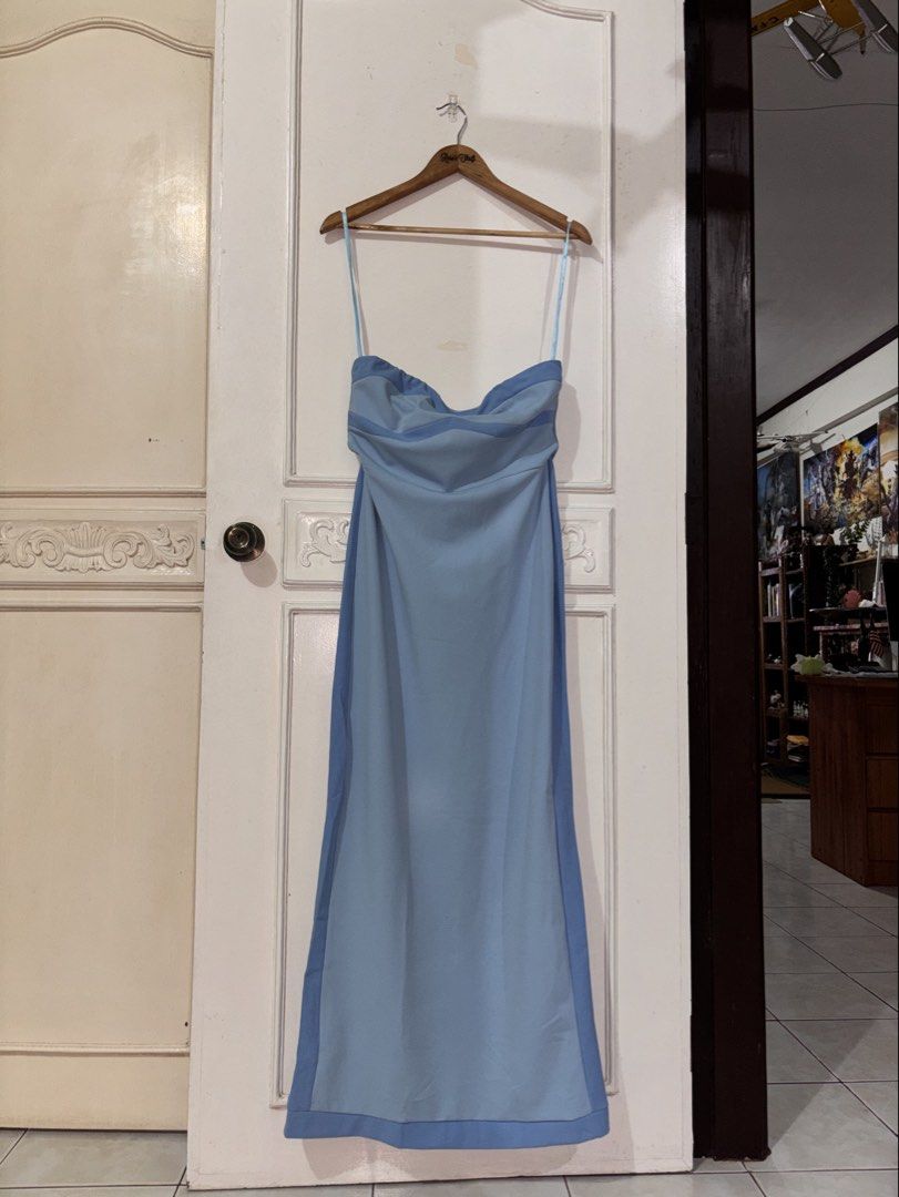 BNWT here comes the sun strapless maxi dress (Category: Dresses) located in Angeles City. Submitted by thriftchic_ (Listing ID 1440866121, Image 2). Description: ♡ brandnew with tag! ♡ back zipper ♡ gandaaaaa😍 ♡ MOP: Gcash ♡ Payment first basis ♡ J&T🚚.