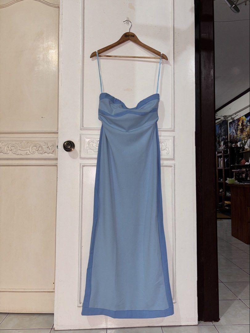 BNWT here comes the sun strapless maxi dress (Category: Dresses) located in Angeles City. Submitted by thriftchic_ (Listing ID 1440866121, Image 3). Description: ♡ brandnew with tag! ♡ back zipper ♡ gandaaaaa😍 ♡ MOP: Gcash ♡ Payment first basis ♡ J&T🚚.