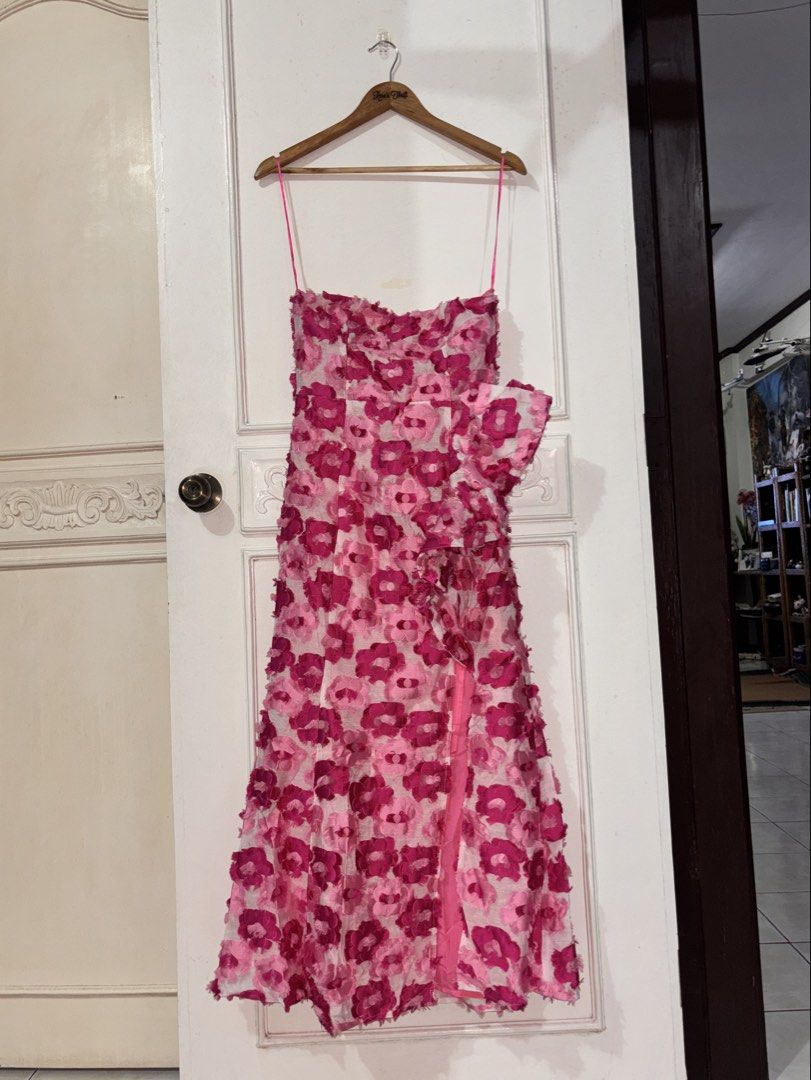 BNWT sweetpot strapless dress (Category: Dresses) located in Angeles City. Submitted by thriftchic_ (Listing ID 1440766888, Image 2). Description: ♡ brandnew with tag! ♡ back zipper ♡ gandaaaaa😍 ♡ MOP: Gcash ♡ Payment first basis ♡ J&T🚚.