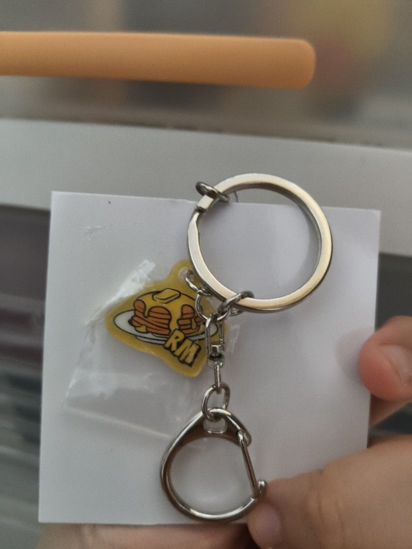 BTS tinytan keychains (Category: Other Merchandise) located in Singapore. Submitted by ashria_ (Listing ID 1440942001, Image 6). Description: 1x Jungkook 1x RM 1x Jimin 1x Suga willing to nego!! buying more will have more discount 😊😊 1 for $5 2 for $8 all for $16.