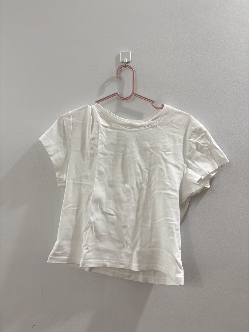 Buy 1 Take 2 White Shirts (Category: Shirts) located in Davao. Submitted by lovedbylt (Listing ID 1440803683, Image 3). Description: Zara Design Shirt size: Medium fits Large Uniqlo White Shirt size: XL H&M Ribbed Tee size: XL.