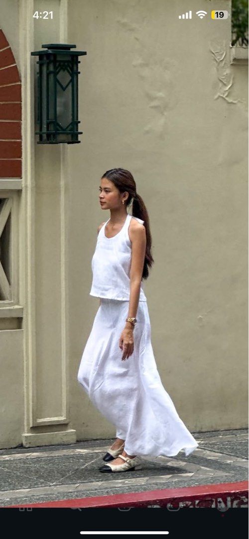 callelily white maxi linen skirt (Category: Skirts) located in Makati City. Submitted by sophsscloset (Listing ID 1440842743, Image 2). Description: 2.2k never used recommended to use nude/skin color underwear/shorts w this.