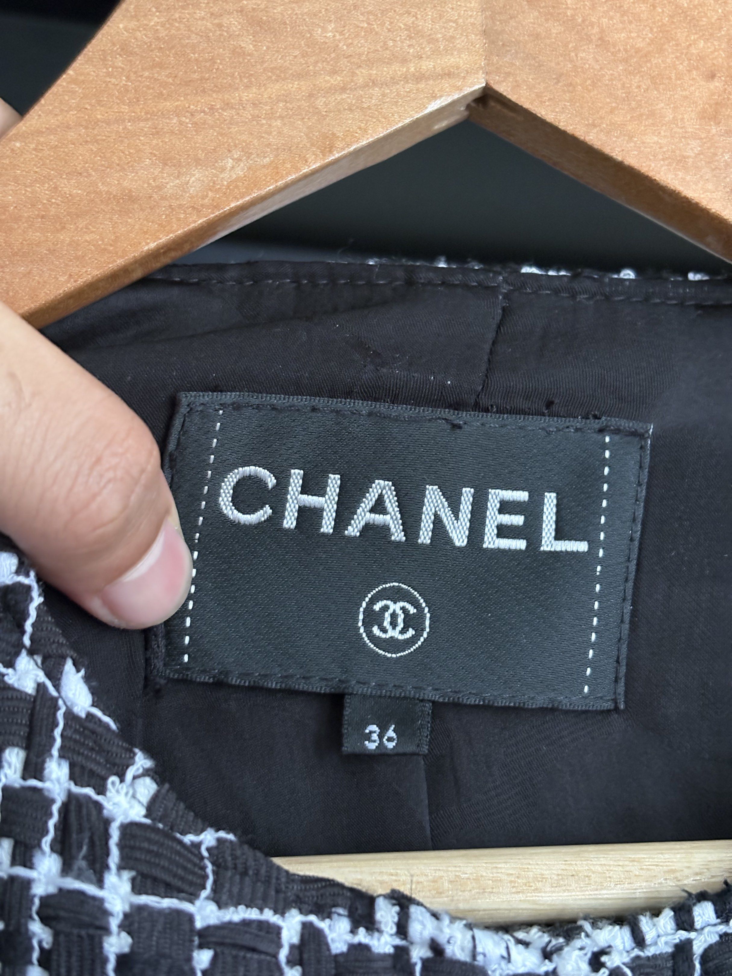 Chanel Cruise 2025 Tweed Jacket (Category: Luxury Apparel) located in Naga. Submitted by sislovesme (Listing ID 1440803632, Image 3). Description: •9.5/10 Condition •Issue minimal Check the last pic •Size 36 On tag •W 19 Inches •L 22 Inches.