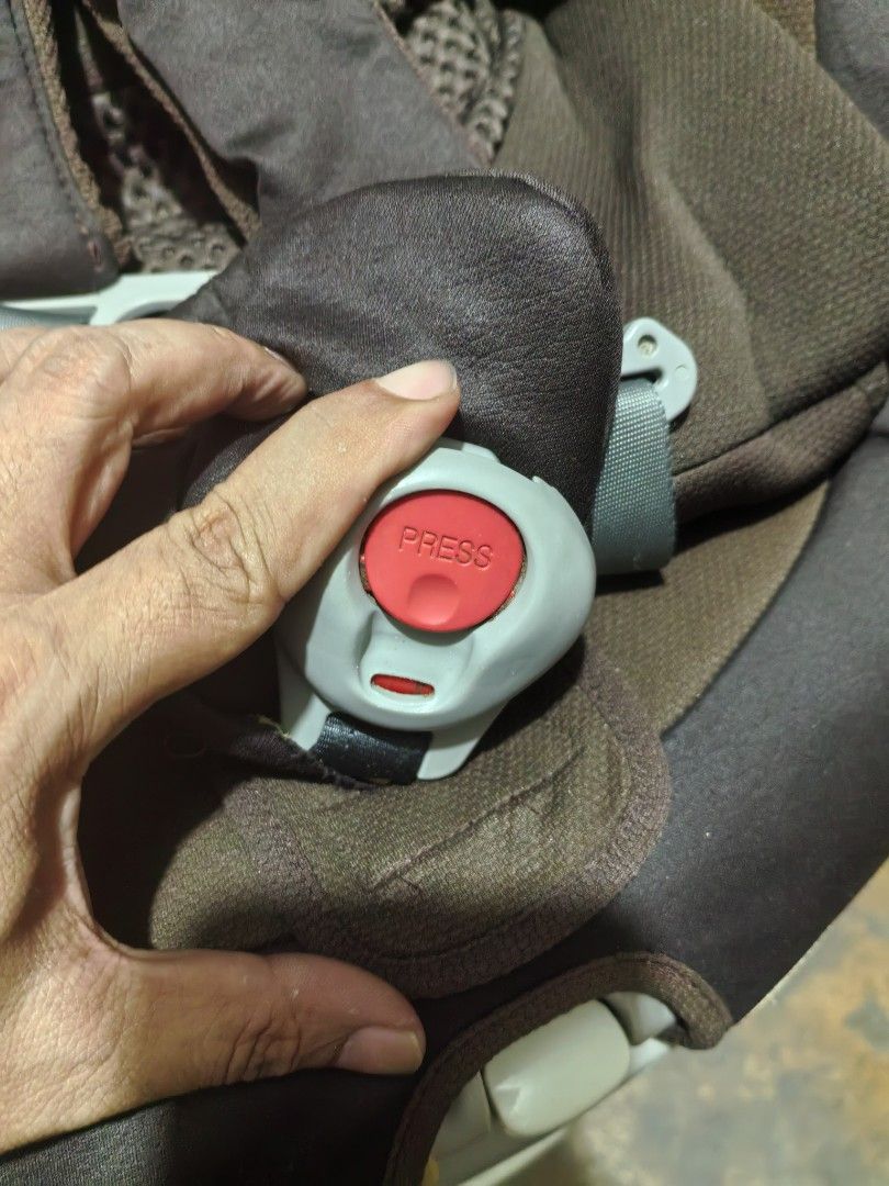 Child Car Seat (Category: Car Seats) located in Cebu City. Submitted by dudes_villanueva (Listing ID 1440951243, Image 3). Description: Child Car Seat - Combi Eggshock 📌 In excellent condition. 📌 Sold as is. Please check all photos for the details before ordering..