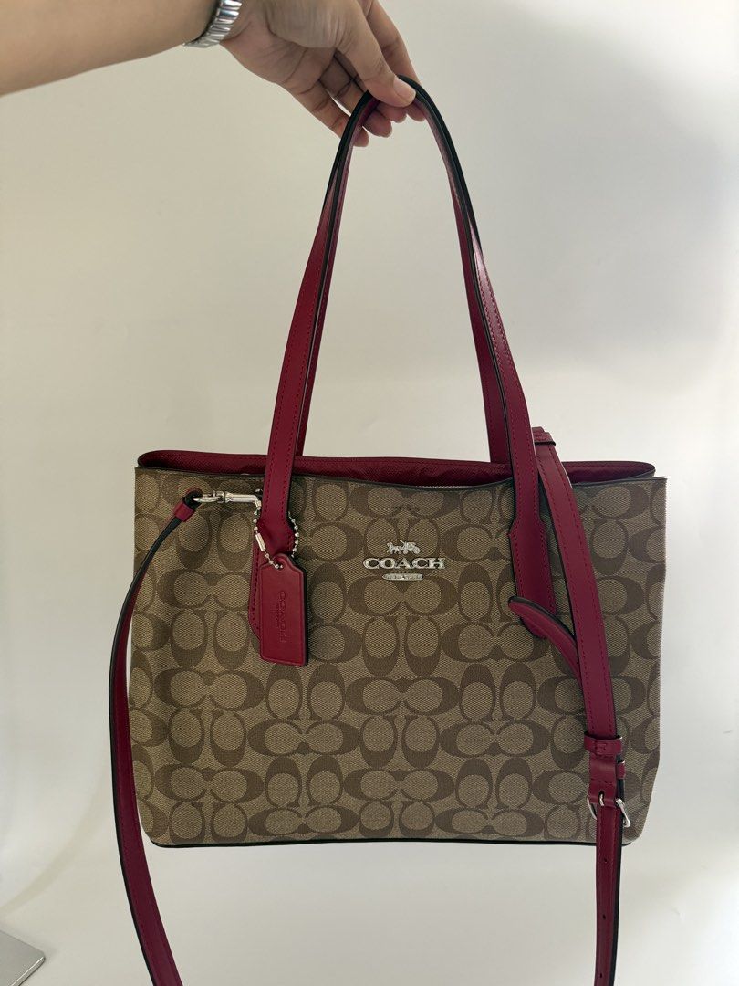 Coach Avenue Carryall Mocha 2way (Category: Luxury Bags & Wallets) located in Davao. Submitted by stellietas (Listing ID 1440848711, Image 3). Description: ✨Condition: Excellent outer condition, the only issue is the wrinkled interior, clean interior. ✨Size:13L x 9.25H x 5W inches ✨First to pay gets it. ✨💯 % original or money back ✨Japan preloved 📍Davao City | Shipping nationwide via J&T DM to order or comment “MINE”🤍 #CoachPH #Coachvintagebag