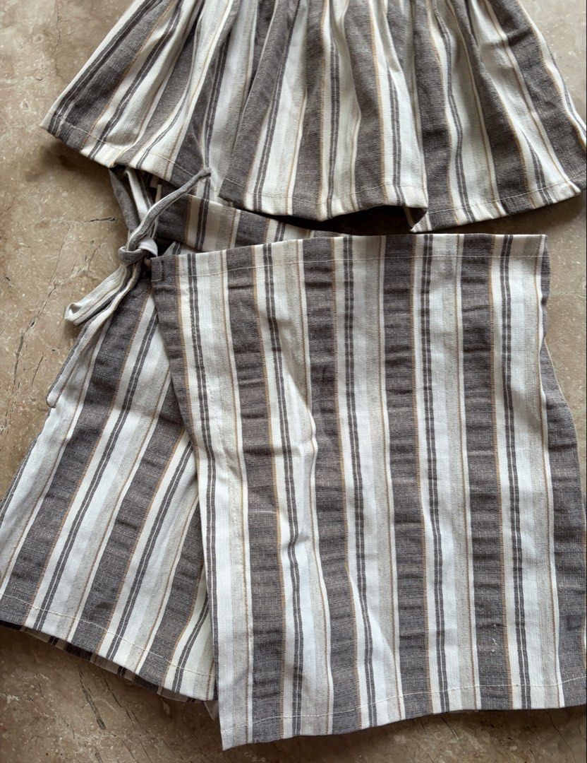 Costura Esencial Coordinates, Brown & White (Category: Sets or Coordinates) located in Quezon City. Submitted by tidyup.lara (Listing ID 1440950439, Image 2). Description: Best fits XS-S frames Top: Waist 20” stretchable Length 21” Bottom: Waist 24” Length 15” Condition 9/10: good as new .