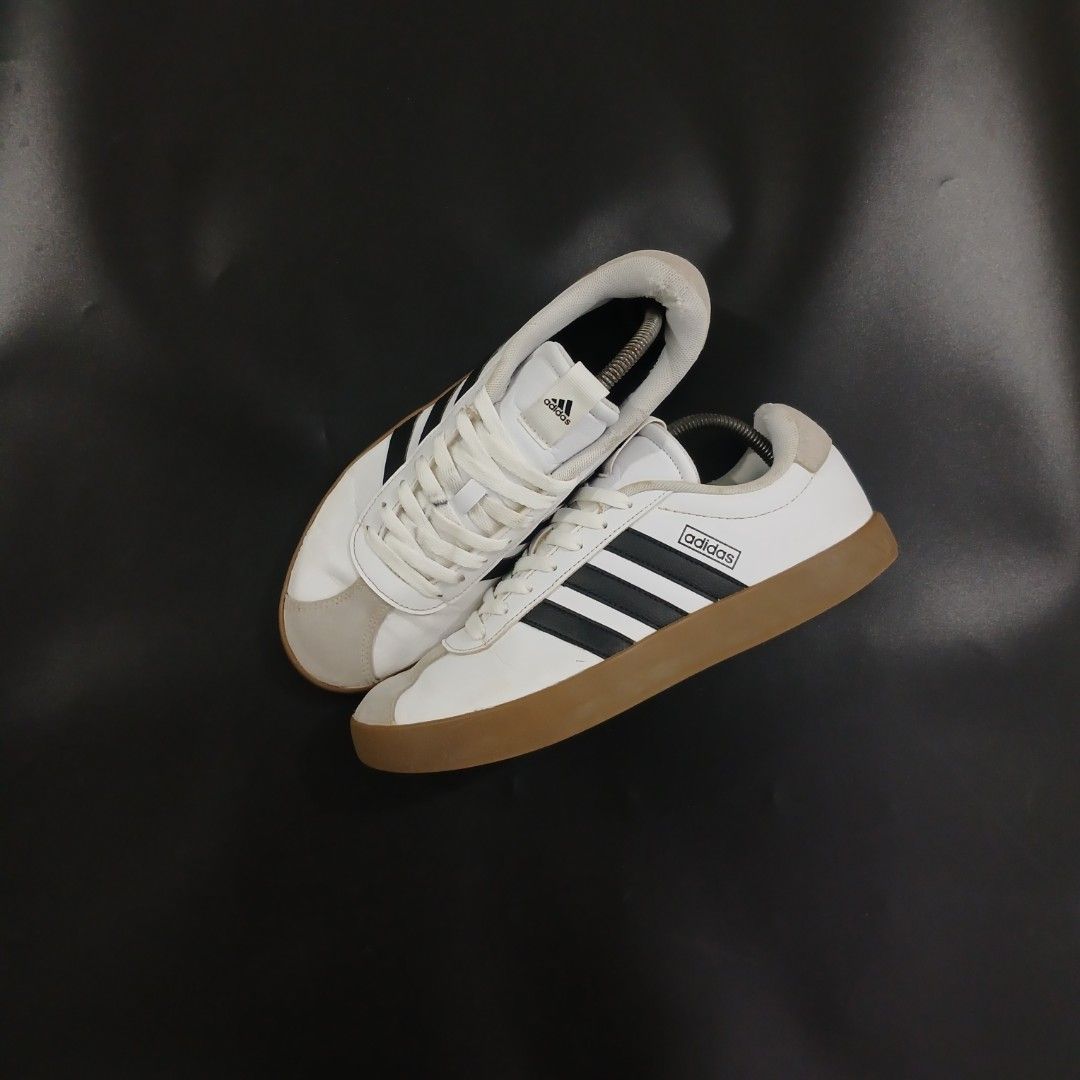 ÀDÌDÀS VĹ CØURT 3.0 🔥 (Category: Sneakers) located in Cagayan de Oro. Submitted by sapatos_series (Listing ID 1440929498, Image 1). Description: ÀDÌDÀS VĹ CØURT 3.0 🔥 good condition us9 eur42.5 27cm 1300 +sf.