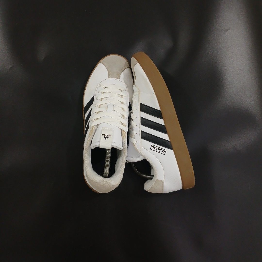 ÀDÌDÀS VĹ CØURT 3.0 🔥 (Category: Sneakers) located in Cagayan de Oro. Submitted by sapatos_series (Listing ID 1440929498, Image 3). Description: ÀDÌDÀS VĹ CØURT 3.0 🔥 good condition us9 eur42.5 27cm 1300 +sf.