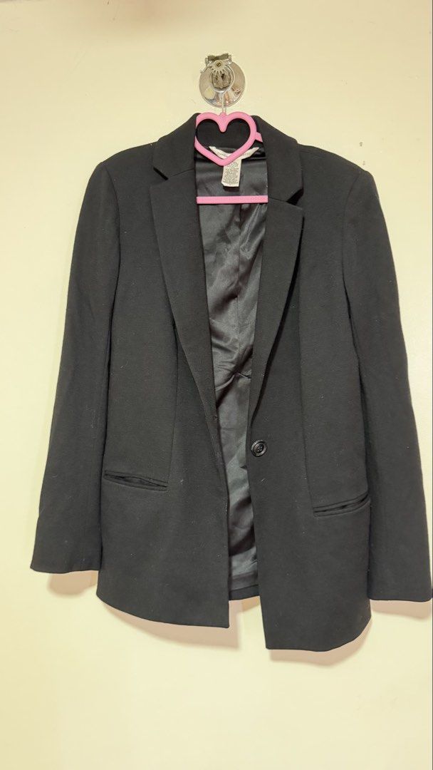Diane von Furstenberg Black Wool Blend Blazer Size 2 (Category: Coats, Jackets and Outerwear) located in Manila. Submitted by mightycat_d31e09 (Listing ID 1440787450, Image 1). Description: Can fit small-medium frame.
