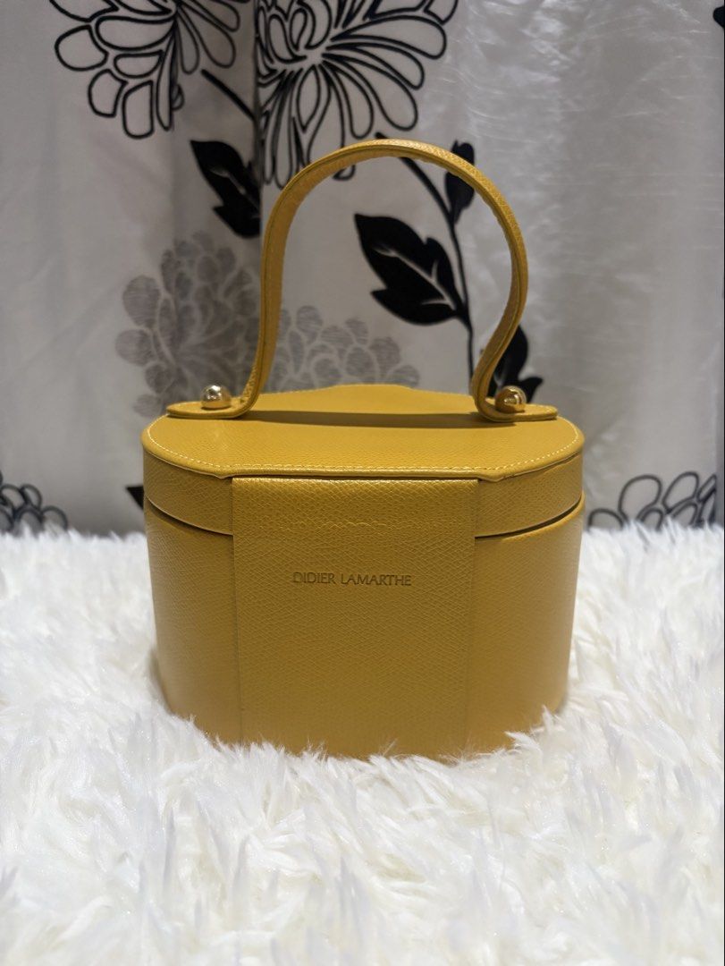 Didith Lamarthe Paris (Category: Luxury Bags & Wallets) located in Cabagan. Submitted by brandsforless88 (Listing ID 1440789033, Image 2). Description: Authentic 🇫🇷 Complete inclusions Calfskin Like new condition.