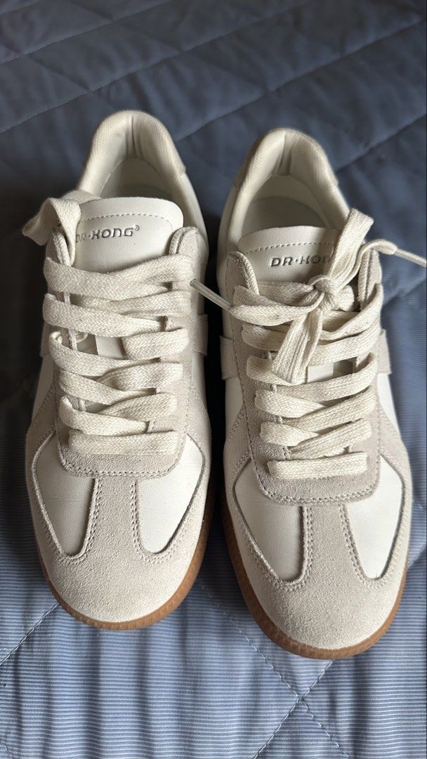 Dr. Kong Esi-Flex White Sneakers (Category: Sneakers) located in Pasig City. Submitted by levirelli (Listing ID 1440860407, Image 1). Description: - Brand: Dr. Kong (Authentic) - Model: W5001492 - Color: White - Size: 35 - Condition: Worn once - Includes: Original box - Mall Price: P5,200.