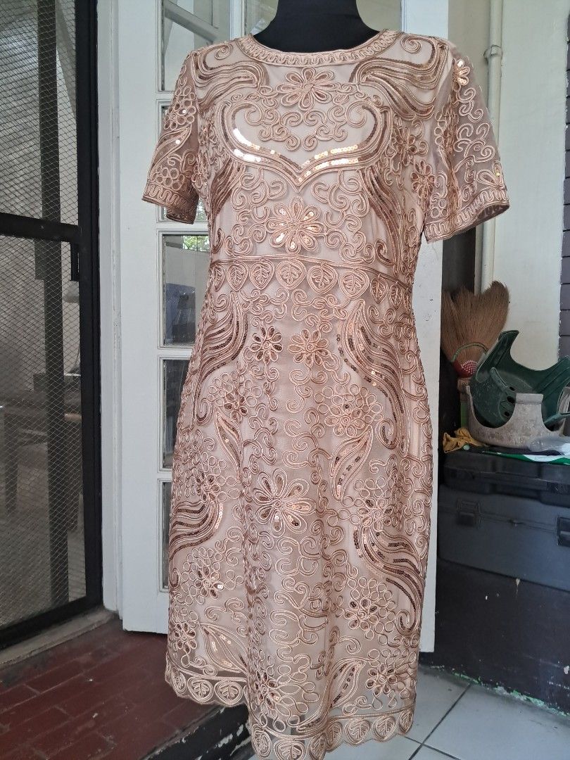 Dress (Category: Dresses) located in Manila. Submitted by cherrytreasures (Listing ID 1440833663, Image 3). Description: isang beses lang po nasuot shoulder 41cm., waist 45 cm., lenght 98cm. pwede po meet up or shipping.