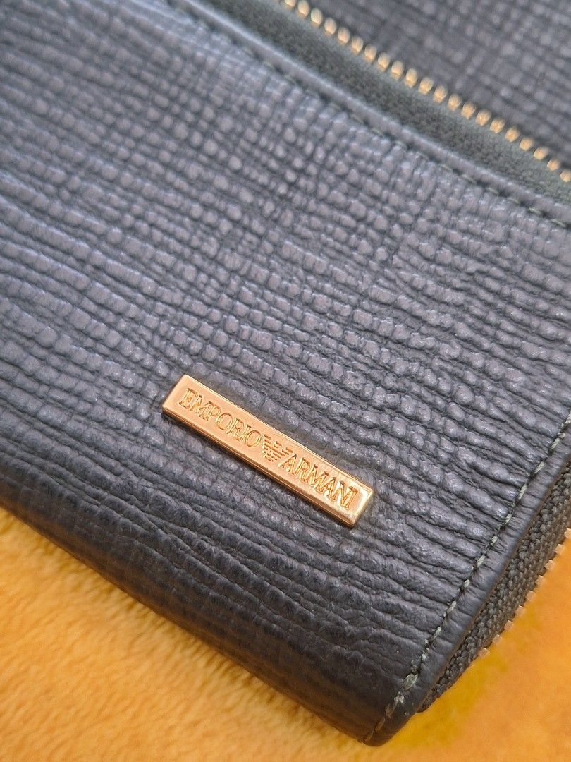 Emporio Armani (Category: Luxury Bags & Wallets) located in Puerto Princesa. Submitted by jercksthriftph (Listing ID 1440889199, Image 3). Description: Emporio Armani cross body / sling bag excellent condition iten is thrifted/ukay.
