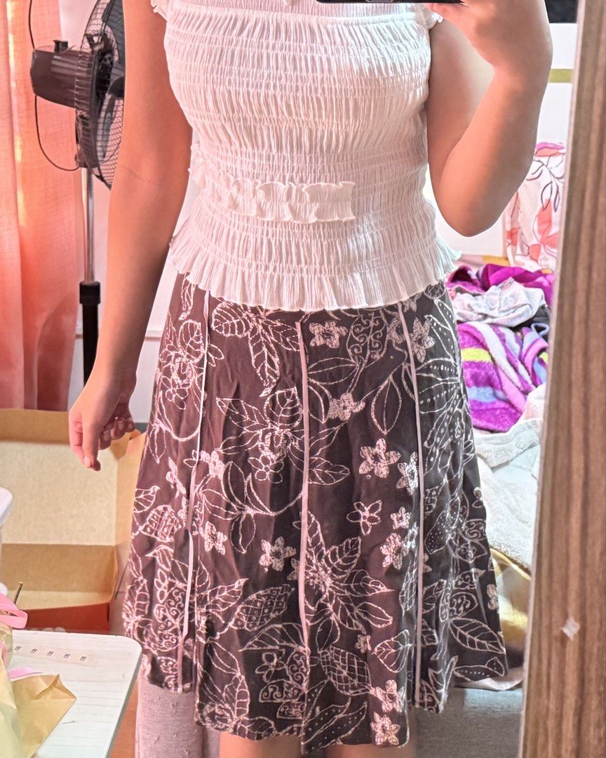 fairycore cottagecore flower pattern floral skirt (Category: Skirts) located in Manila. Submitted by chapchuey (Listing ID 1440858700, Image 1). Description: length: 21 in waist: 33 in - got from another carouseller for the same price but never got to use it.
