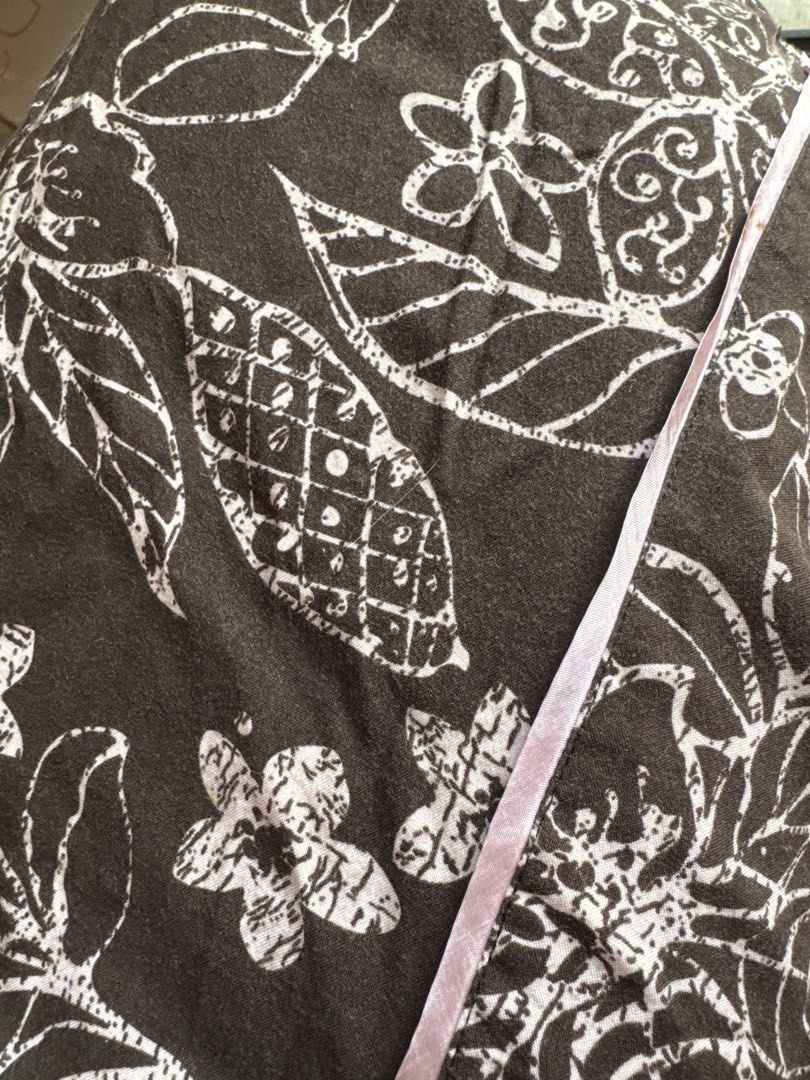 fairycore cottagecore flower pattern floral skirt (Category: Skirts) located in Manila. Submitted by chapchuey (Listing ID 1440858700, Image 2). Description: length: 21 in waist: 33 in - got from another carouseller for the same price but never got to use it.