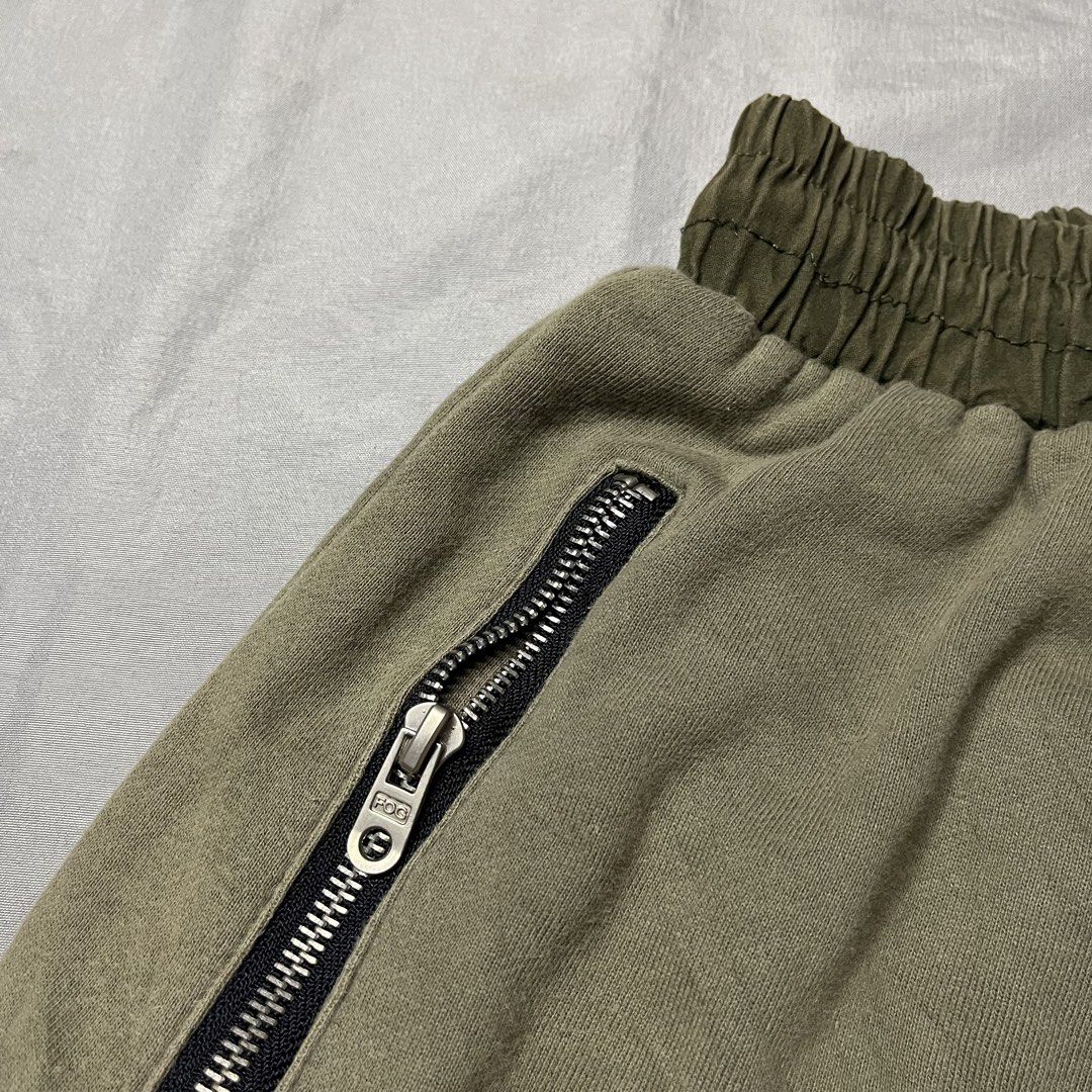 FEAR OF GOD (Category: Shorts) located in Las Pinas. Submitted by unknownthfrift99 (Listing ID 1440868115, Image 3). Description: FOR SALE FEAR OF GOD LARGE W12.5 L21 VERYGOOD 9/10 COLOR RATE 800+SF LAS PIÑAS LOC .