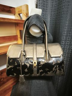 (Category: ) located in . Submitted by queenlyne_vintage_rare_finds (Listing ID 1440948792, Image 1). Description: .